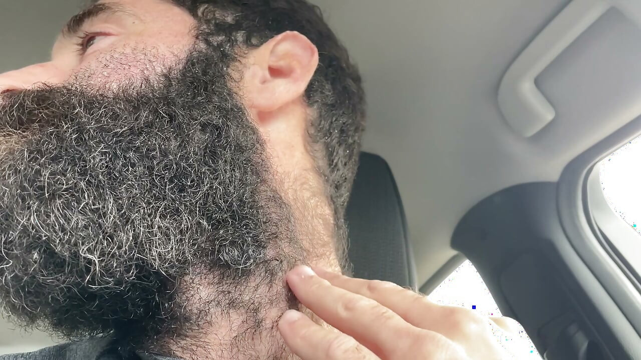 Adam woof arabasında mastürbasyon yapıyor tam video jff