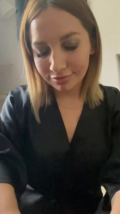 A girl who hasn't had sex for a long time gets her asshole stretched and squirt | Clip 1