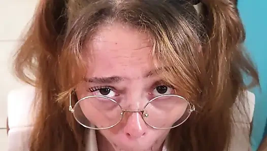 Gadis kampus dicrot di muka banyak banget - blowjob pov amatir