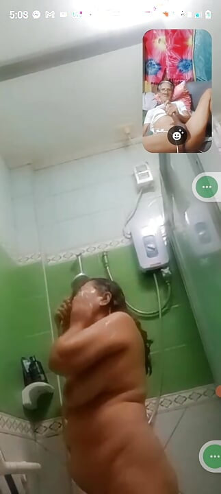 Taking a bath while I'm in jercking until she dressed up