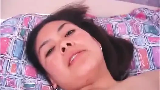 Cewek mungil asia dengan memek berbulu dientot kontol besar pria kulit hitam