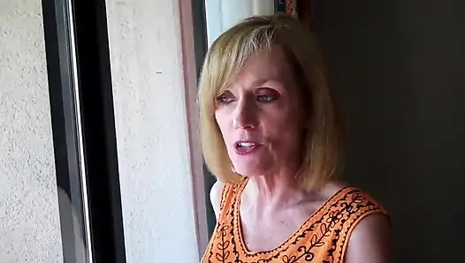 Wicked Sexy Melanie MILF in Mexico!