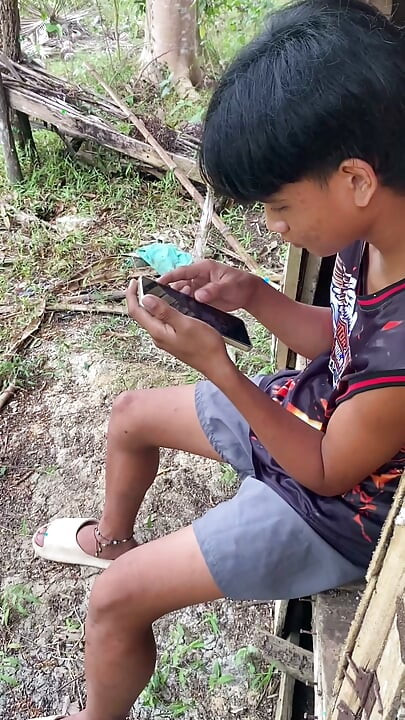 Outdoor Pinoy Twink Hook up- Wanking, Deep Blowjob & Mouth Cumshot