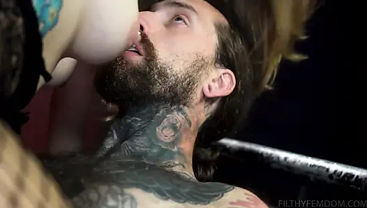 Electra Rayne üstte ruckus