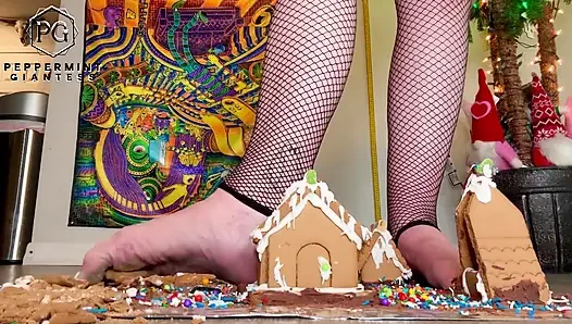 Giantess Noel köyü ağır çekimde zencefilli çörek evlerimi mahvediyor