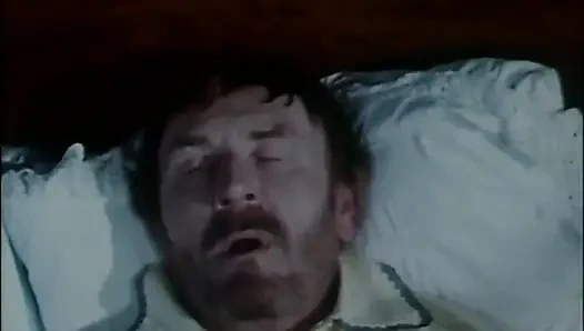 Schöne blonde schwanzlutscht muschi und fickt im schloss