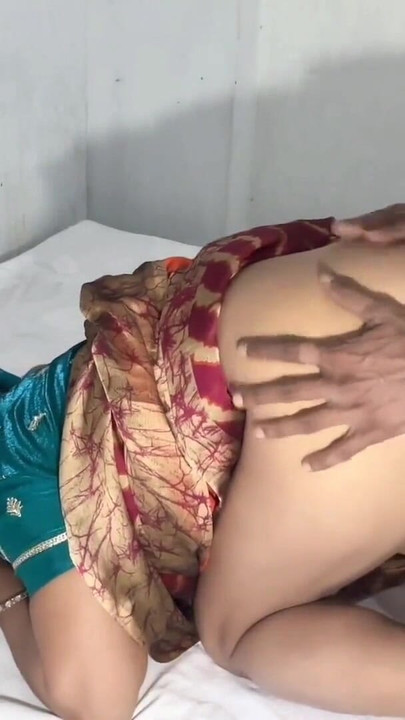 Jawan bhanje ne sundar Mami ki tel lagaa k khoob gaand maari | Clip 1