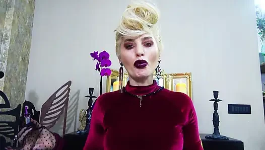 Винилглощает губную помаду, куски