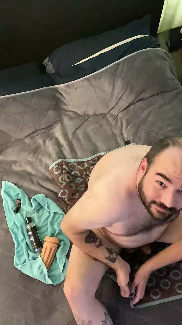 Just relaxing with my fuck sleeve with cumshot