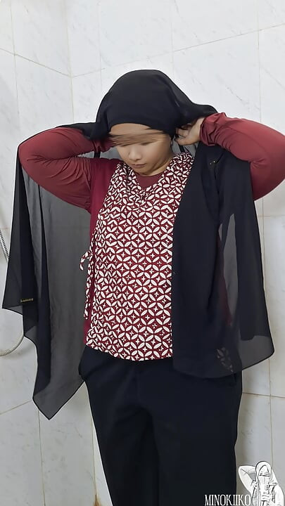 Hijabi Shy Muslim Teacher Forced to Shower After Cheat With Her Horny Student - Minokiiko