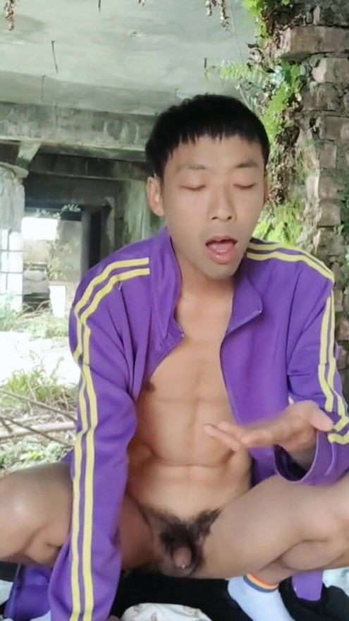 Cute Asian boy masturbates and cums in impromptu performance at construction site | Clip 3