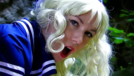 A fiatal szőke hajú ribancot seggbe basszák