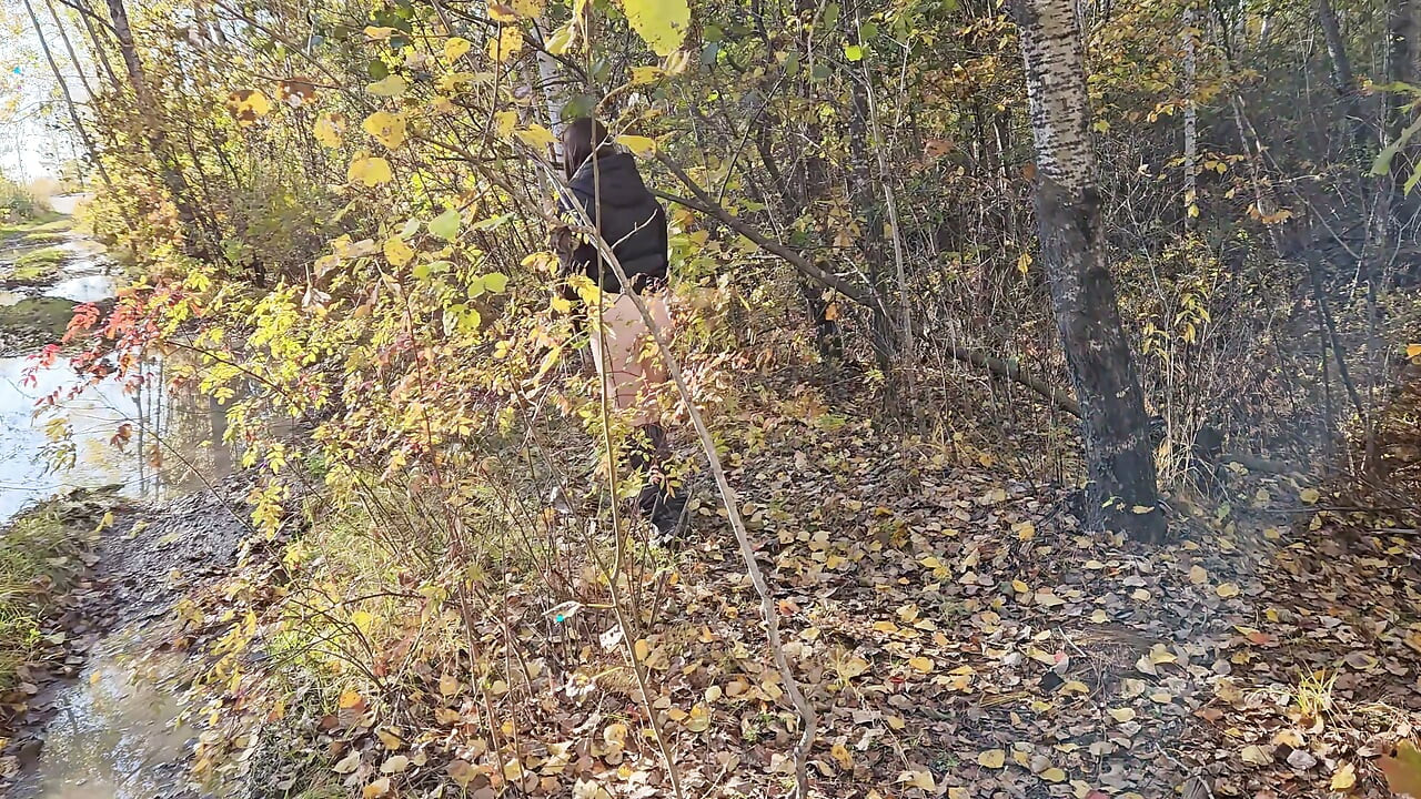 Jeg trak bukserne ned og gik en tur langs efterårsvejen