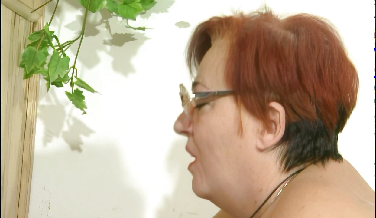 Κοκκινομάλλα Σκύλα με Γυαλιά που Τρυπιέται Βαθιά Σκυλοστυλ και Μισιονάρι