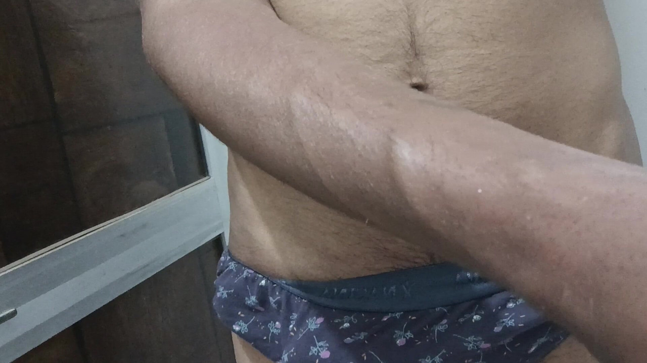 Bhabhi ki chadi me pani giraya