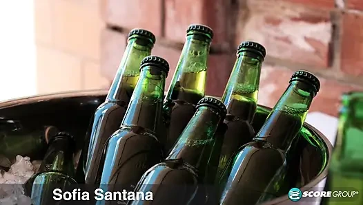 Латина-грудастка лифчик София Сантана показывает нам, как много она обожает