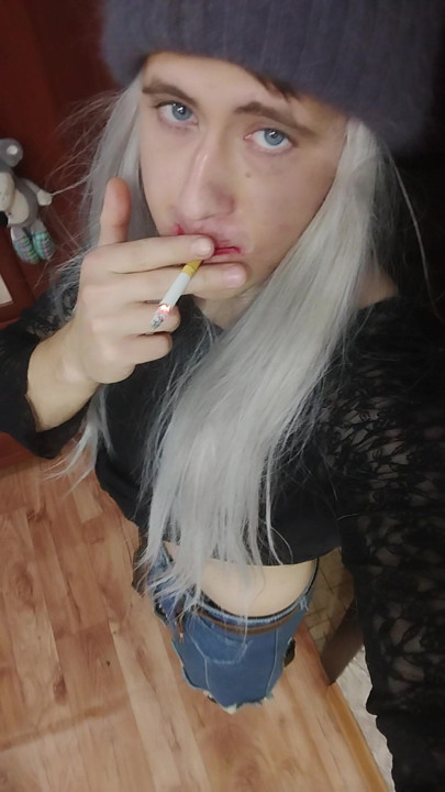 Bebê fumando para o papai