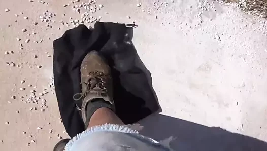 Siyah kalem etek üzerinde ezmek