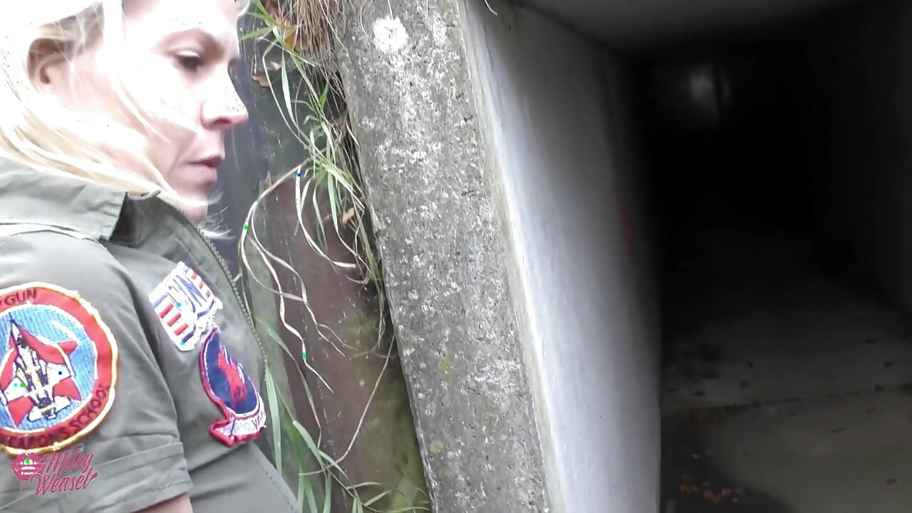 Blonde Tourist Guide Gets Her Ass Creamed!!