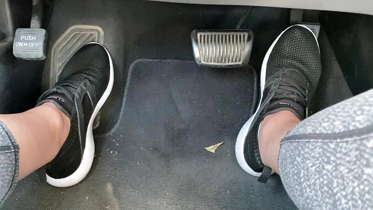Pumpanje pedala u tenisicama od Ivys Feet