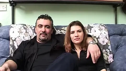 Büyük götlü kızıl saçlı ıslak amından sikiliyor ve yüzüne püskürtülür