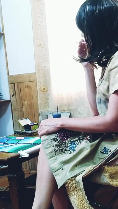 Kultni trenutak iz "Vruća MILF pokazuje duge noge i očekuje napojnice".