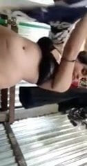 Desi girl show her pussy