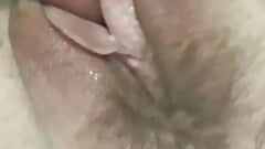 Mamă sexy este umplută de spermă de o mașină de futut