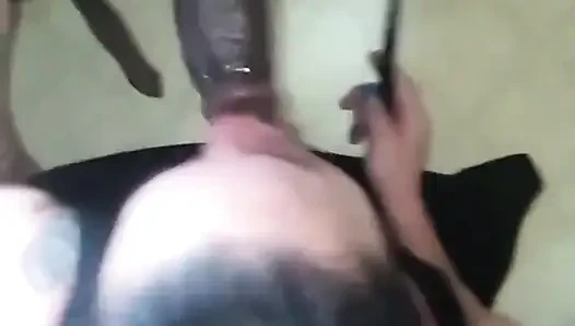 Büyük zenci yarağı azgın sürtüğü yemek yaparken poundtown'a götürüyor