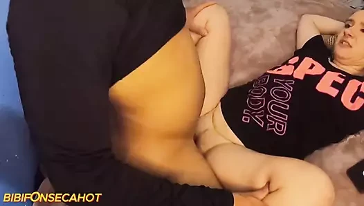 IFOOD KURYE DAYANAMADı VE SARıŞıN ORTA YAŞLı SEKSI KADıNıN IÇINE GIRDI