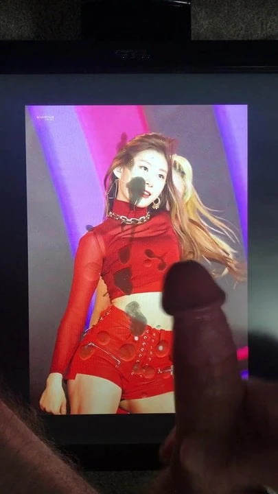 ITZY Chaeryeong cum tribute