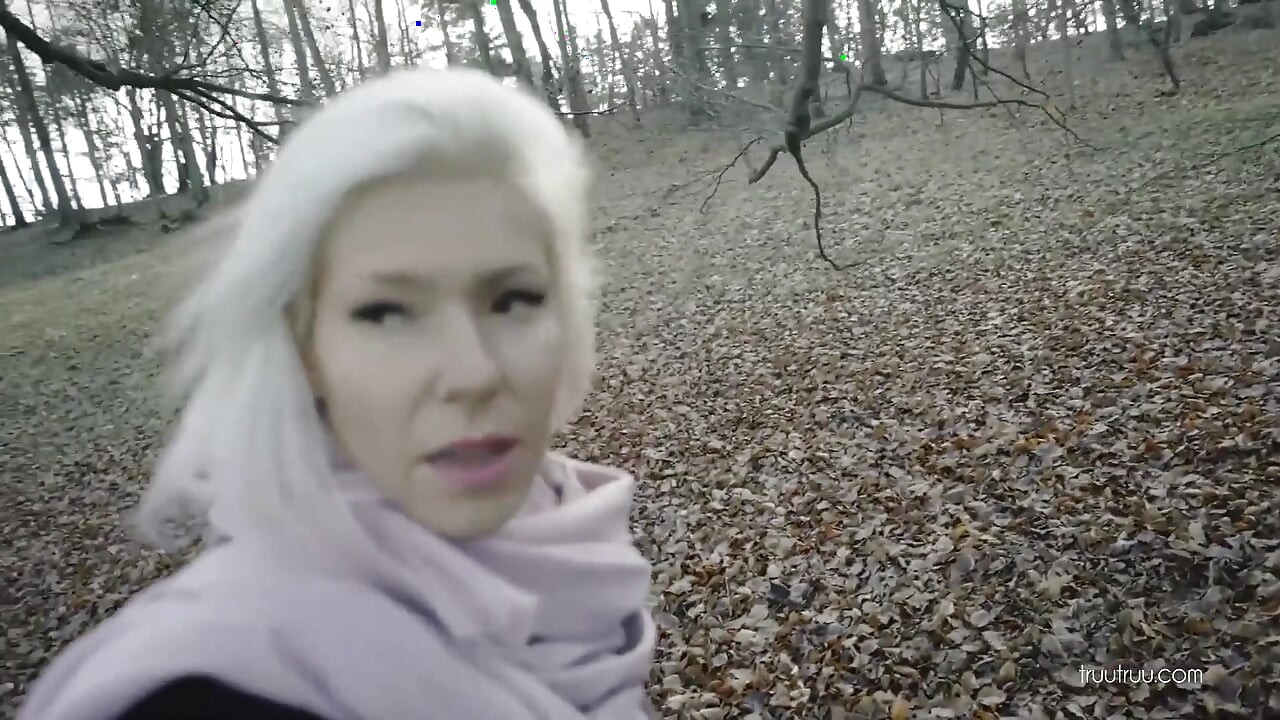 Risky Public Fuck on the Walk with Random Guy From Tinder