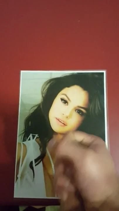 Selena gomez počast spermi