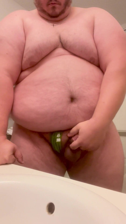 Amatør amerikansk sumobryder Bubba Burly Chub tjekker sig selv ud | Klip 1