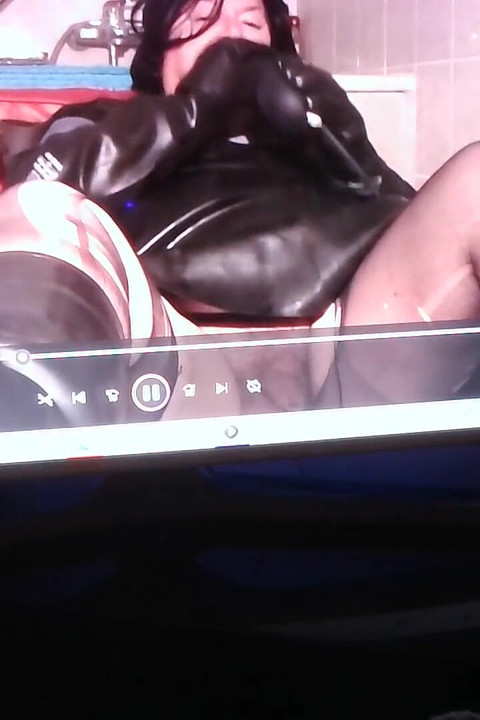 Garip İdik Klepperhexe Bessy, Fetiş Sanatı Linda Gumlin tarafından