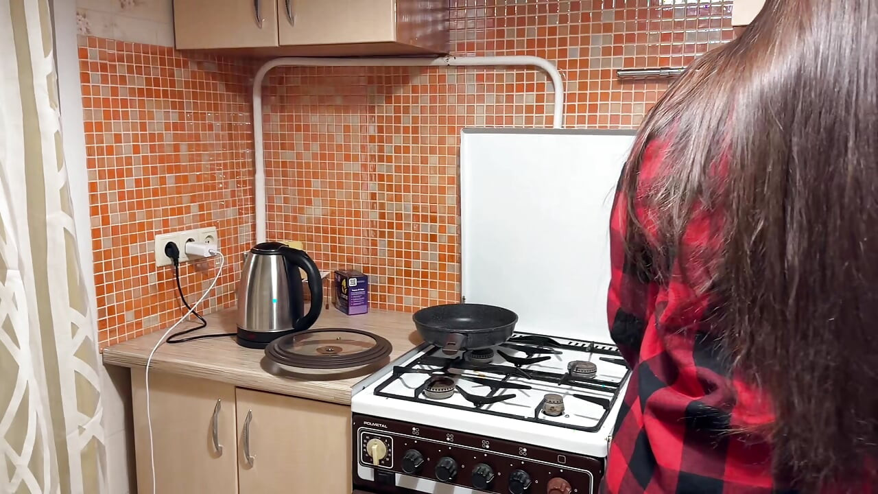 Hermanastro folla hermanastra en la cocina