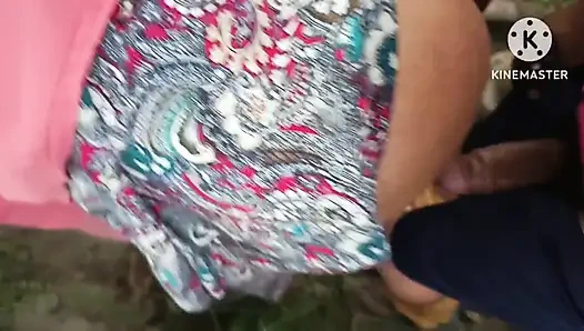 Gehu kat ti huyi female majdoor ki choot chudayi kari doggi style me