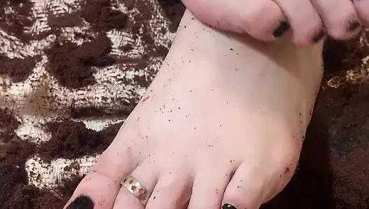 Feet Feet Feet in the Cake