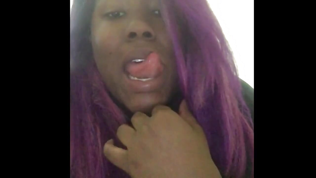 Eboni berpantat besar dikongkek dalam kasutnya