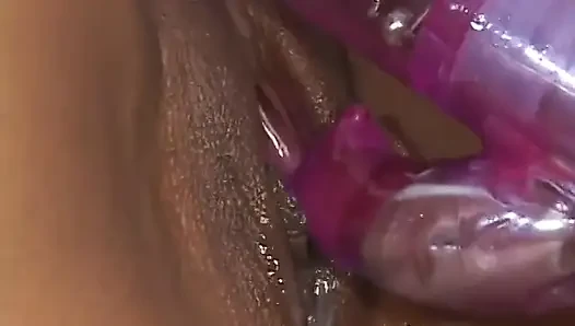 Memek aduhai cewek lesbian dengan toket besar alami ini dijilat dan dientot pakai strap-on