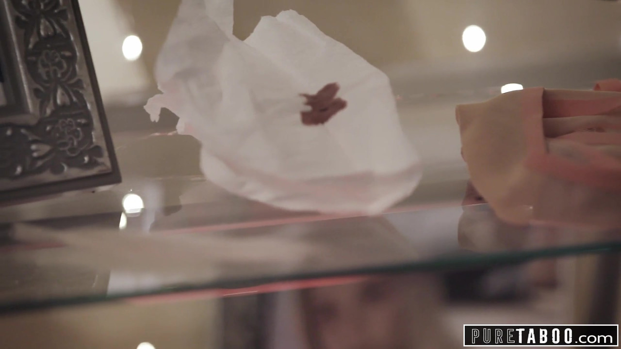 欲求不満のカップルはベビーシッターとセックスしたい