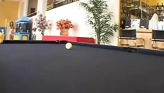 Bu tek yarak onun için yeterli değil, 3 alıyor