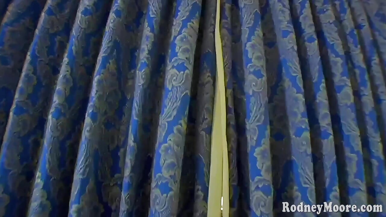 खूबसूरत बिकनी पहनी Aughites Gooey लंड चुसाई