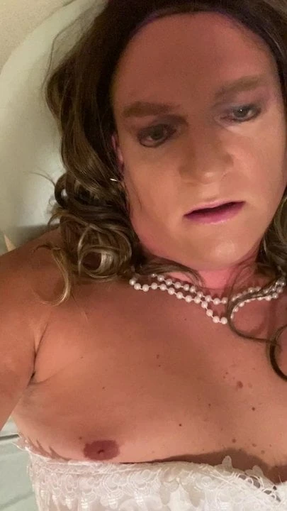 Crossdresser wants gurl cock