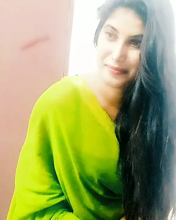 Ajina Menon σέξι βυζιά tik tok ηθοποιός pic