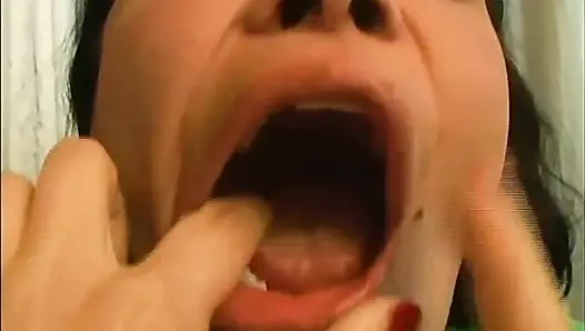 Allissa ile tükürme kahvaltısı