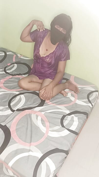 Tamil Girl lying in the bed and show her boobs
