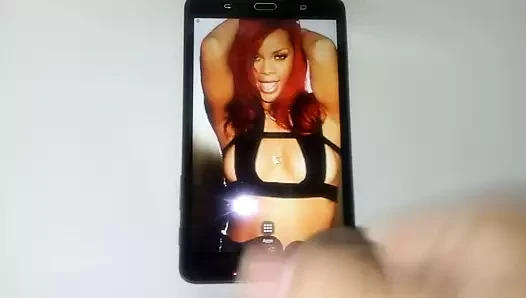 Rihanna boşalıyor