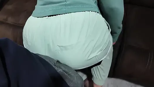 Pantat istri Amerika dipuja pakai celana ski pov