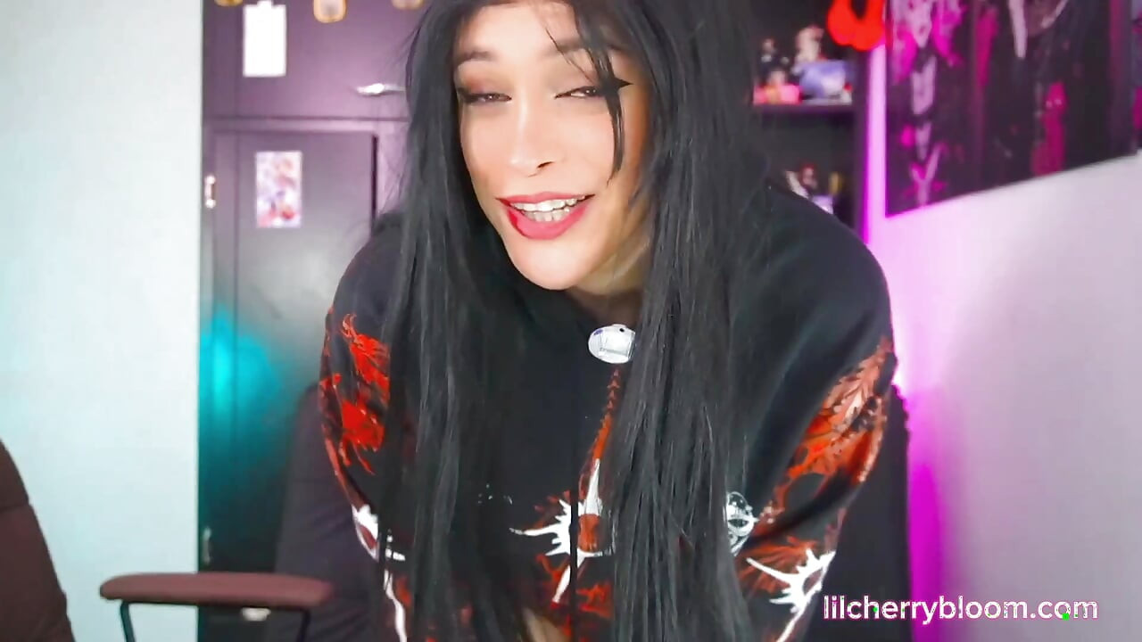 sua gótica bff é uma puta e quer o seu pau